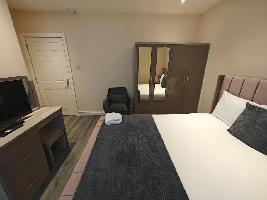 Luxury 5-Bed House Near Nec & Bhx Apartment Solihull Exterior photo